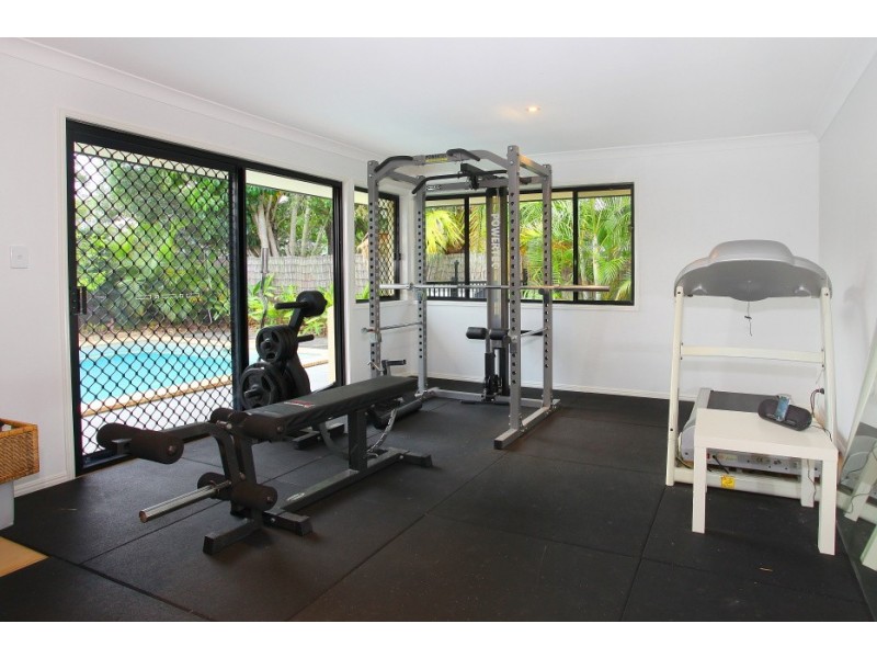 1 Raymond Avenue, Bundall QLD 4217