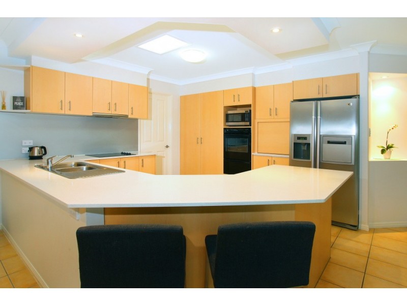 1 Raymond Avenue, Bundall QLD 4217