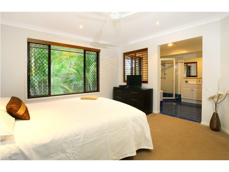 1 Raymond Avenue, Bundall QLD 4217