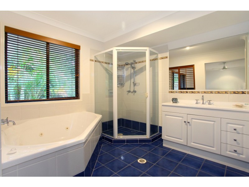 1 Raymond Avenue, Bundall QLD 4217