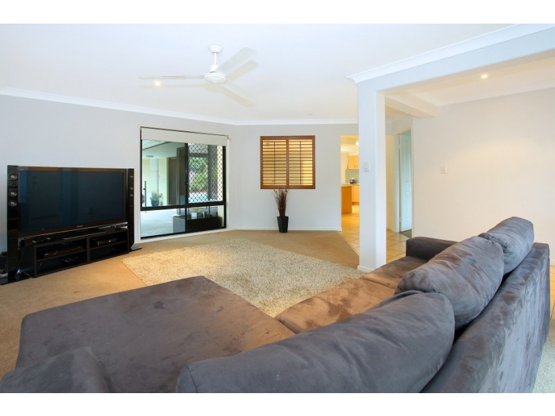 1 Raymond Avenue, Bundall QLD 4217