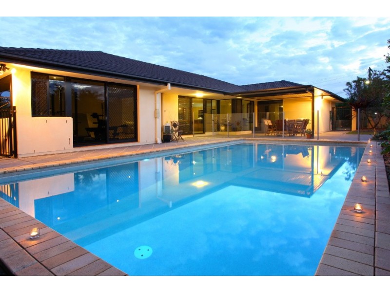 1 Raymond Avenue, Bundall QLD 4217