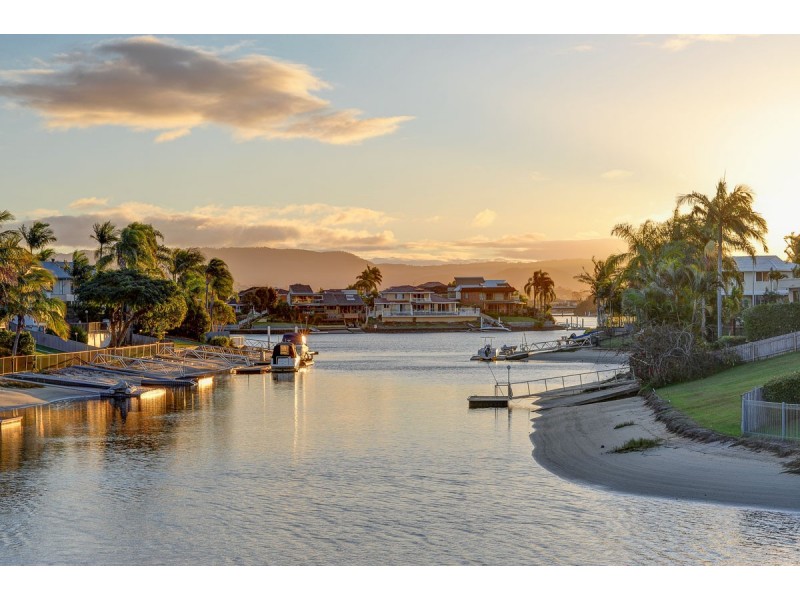 100 Campbell Street, Sorrento QLD 4217