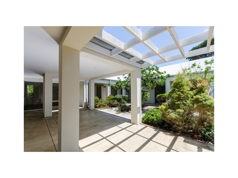 28 Brighton Parade, Southport QLD 4215