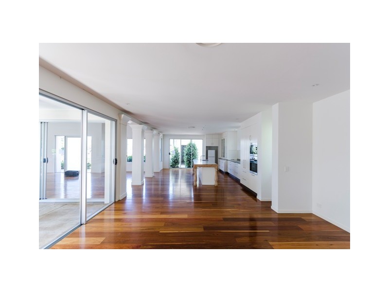 28 Brighton Parade, Southport QLD 4215