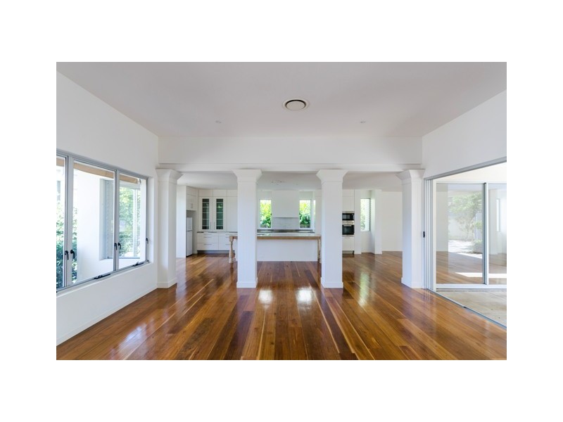28 Brighton Parade, Southport QLD 4215