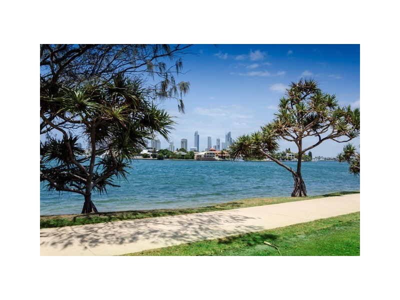 28 Brighton Parade, Southport QLD 4215