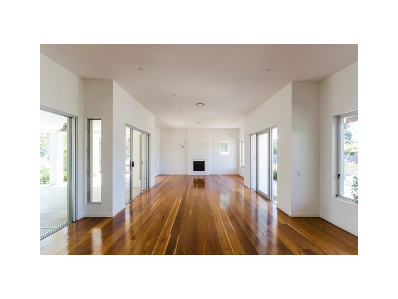 28 Brighton Parade, Southport QLD 4215