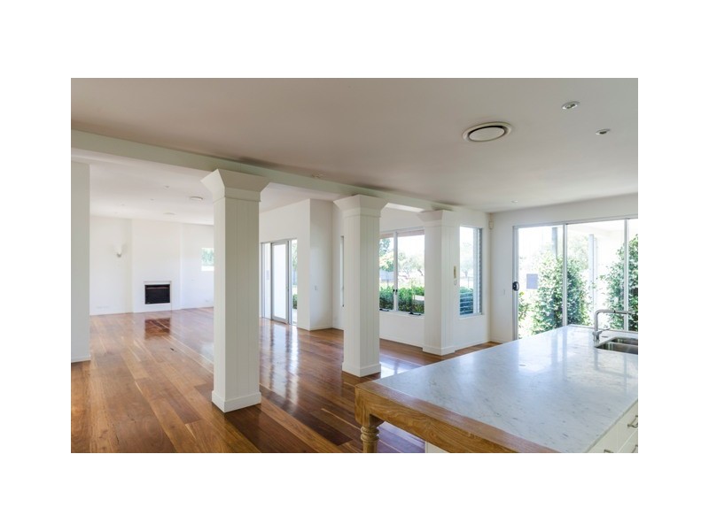 28 Brighton Parade, Southport QLD 4215