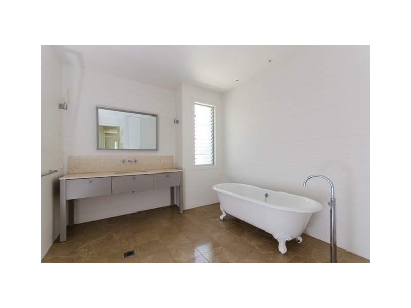 28 Brighton Parade, Southport QLD 4215