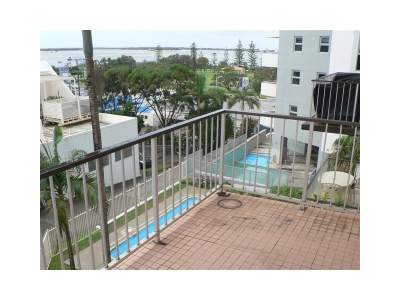 7/72 Marine Pde, Southport QLD 4215