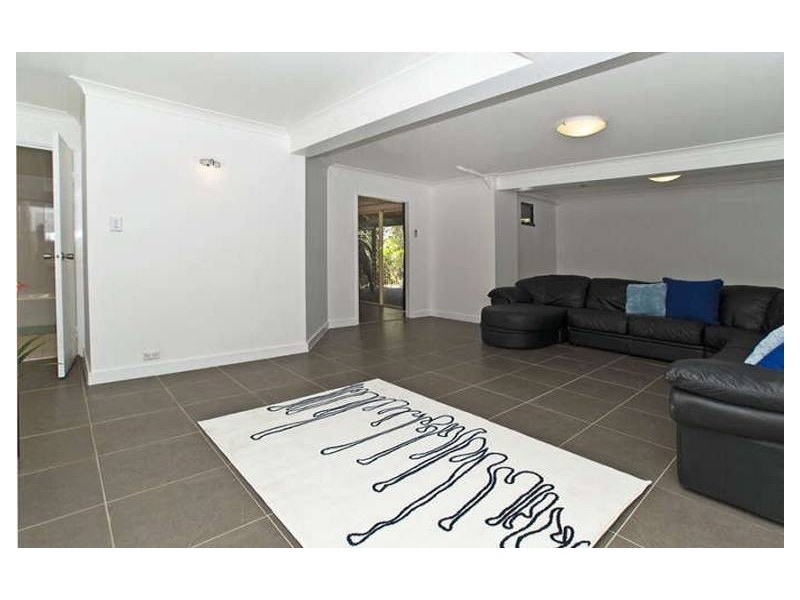 21A Kincaid Drive, Highland Park QLD 4211