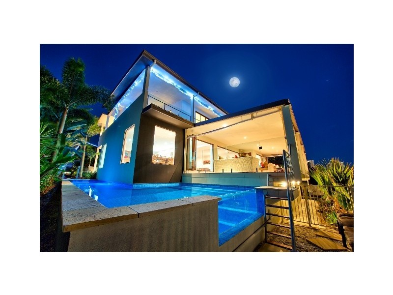 139 Allambi Avenue, Broadbeach Waters QLD 4218