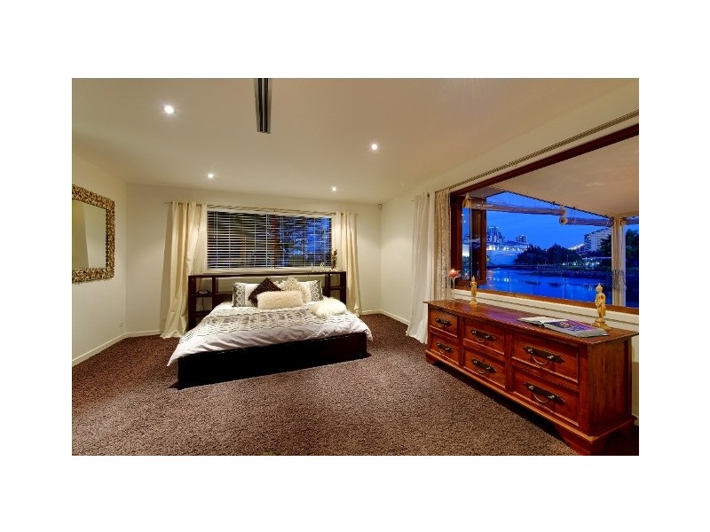 139 Allambi Avenue, Broadbeach Waters QLD 4218