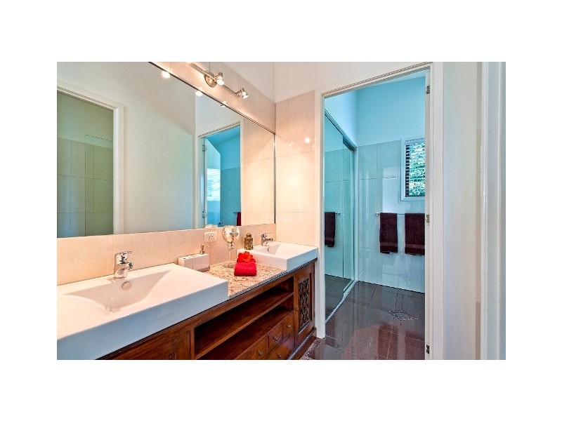 139 Allambi Avenue, Broadbeach Waters QLD 4218