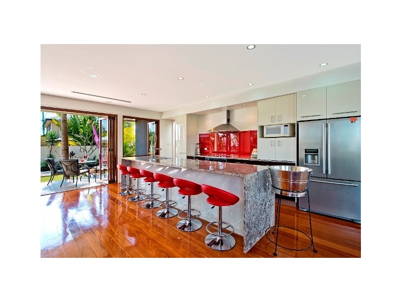 139 Allambi Avenue, Broadbeach Waters QLD 4218