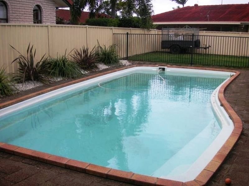 1 Petunia Court, Miami QLD 4220