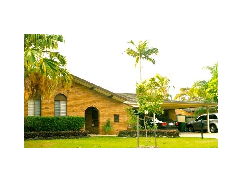 4 Davidson Place, Carrara QLD 4211
