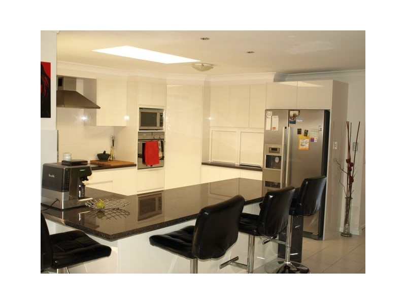 4 Davidson Place, Carrara QLD 4211