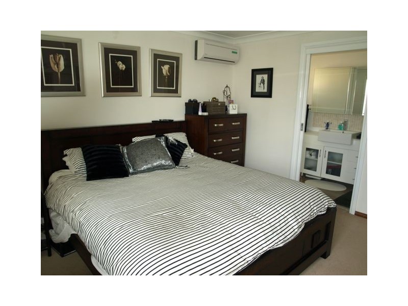 4 Davidson Place, Carrara QLD 4211