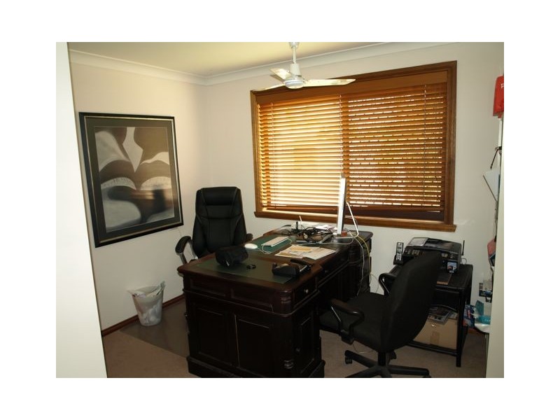 4 Davidson Place, Carrara QLD 4211