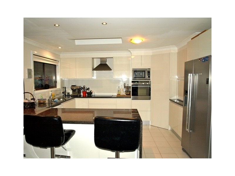 4 Davidson Place, Carrara QLD 4211