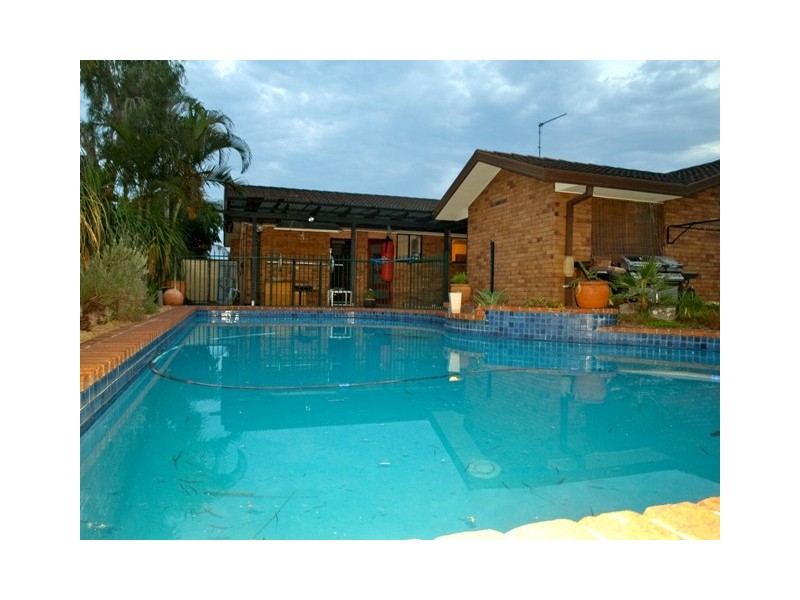 4 Davidson Place, Carrara QLD 4211
