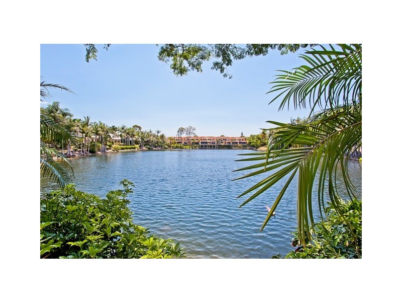 Villa 5 ‘Cranston’, 125 Santa Cruz Boulevard, Clear Island Waters QLD 4226