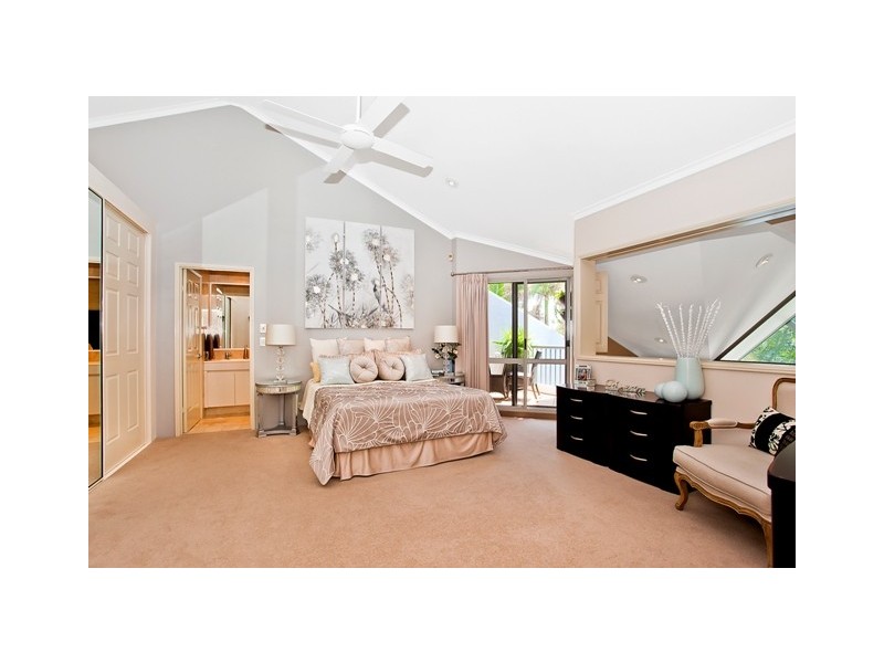 Villa 5 ‘Cranston’, 125 Santa Cruz Boulevard, Clear Island Waters QLD 4226