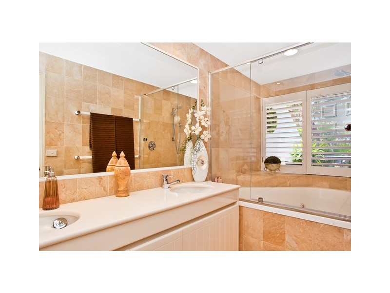 Villa 5 ‘Cranston’, 125 Santa Cruz Boulevard, Clear Island Waters QLD 4226