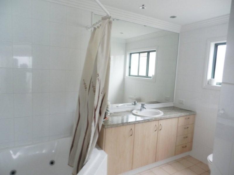 2/209 Jefferson Lane, Palm Beach QLD 4221