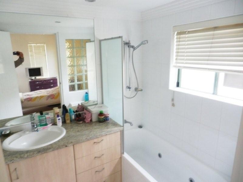 2/209 Jefferson Lane, Palm Beach QLD 4221