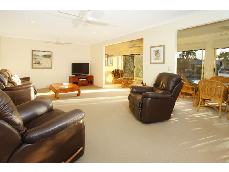 41 Platypus Avenue, Sorrento QLD 4217