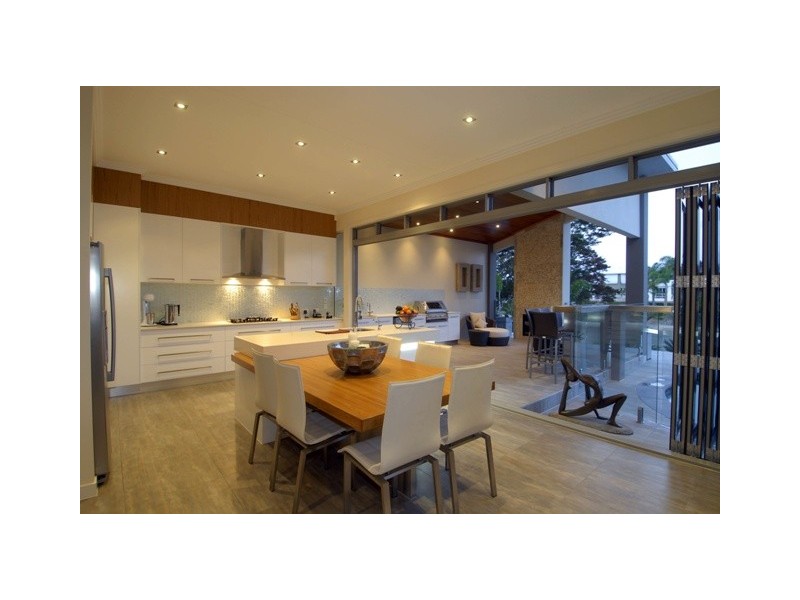 10 St Tropez Terrace, Sorrento QLD 4217