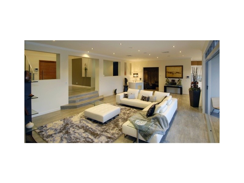 10 St Tropez Terrace, Sorrento QLD 4217