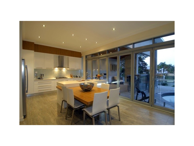 10 St Tropez Terrace, Sorrento QLD 4217