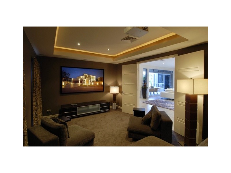 10 St Tropez Terrace, Sorrento QLD 4217