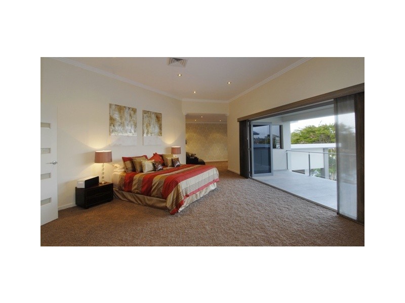 10 St Tropez Terrace, Sorrento QLD 4217