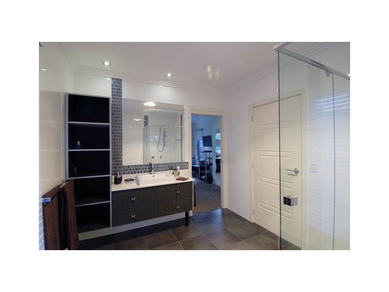 10 St Tropez Terrace, Sorrento QLD 4217