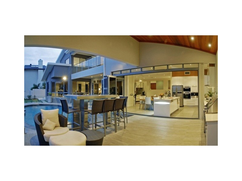 10 St Tropez Terrace, Sorrento QLD 4217