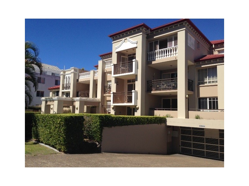 4/32 First Avenue, Broadbeach QLD 4218