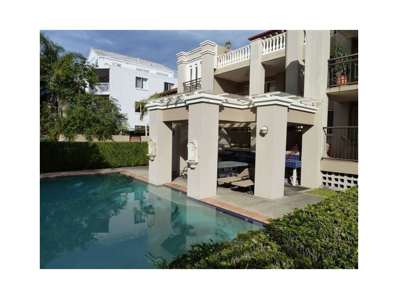 4/32 First Avenue, Broadbeach QLD 4218