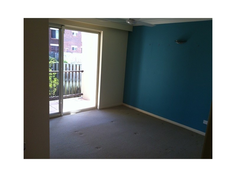 4/32 First Avenue, Broadbeach QLD 4218