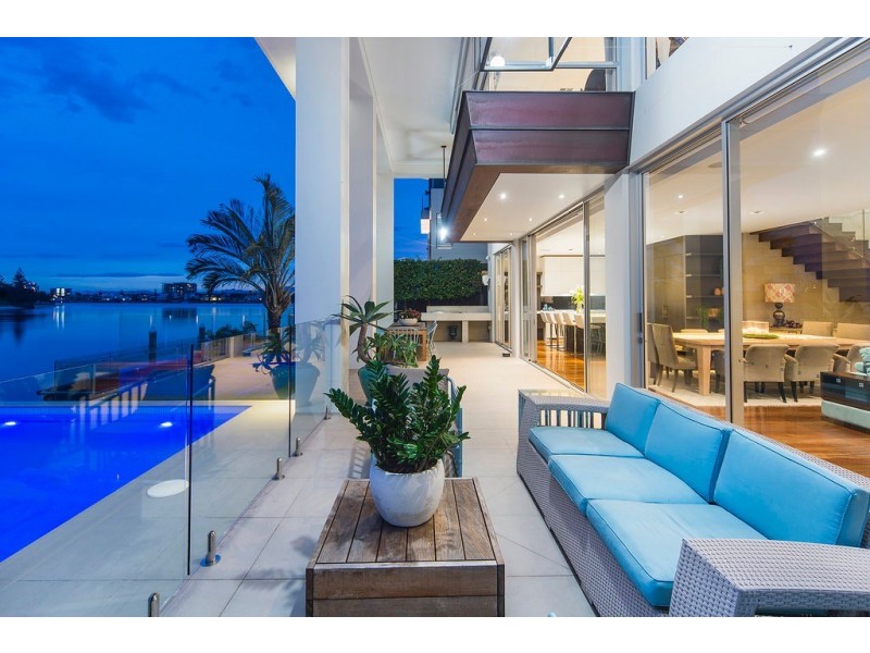 32 Admiralty Drive, Paradise Waters QLD 4217