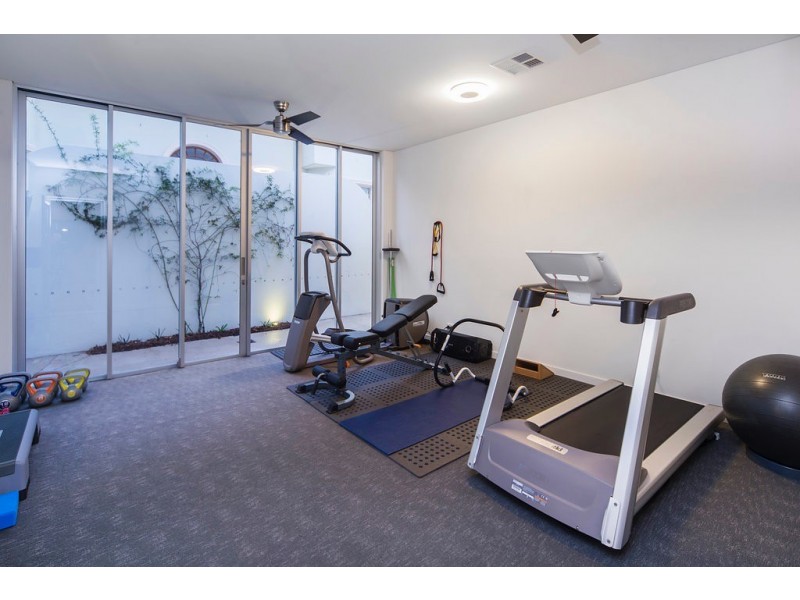 32 Admiralty Drive, Paradise Waters QLD 4217