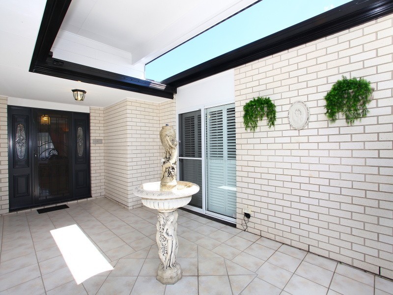 18 Mornington Tce, Robina QLD 4226