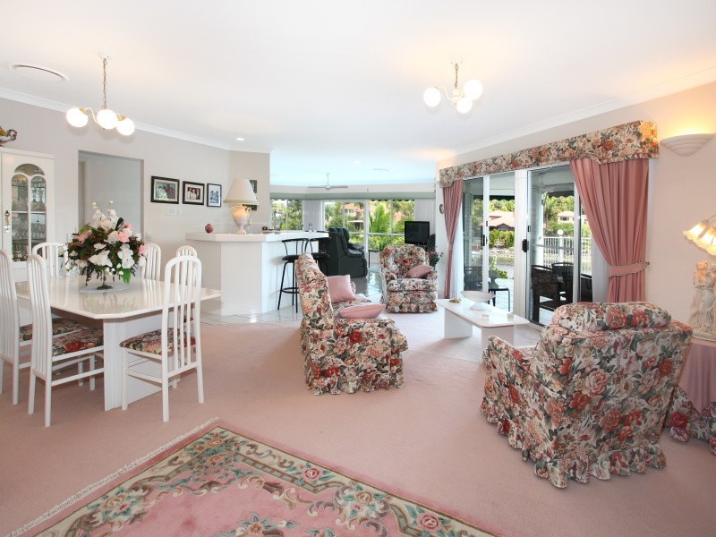 18 Mornington Tce, Robina QLD 4226