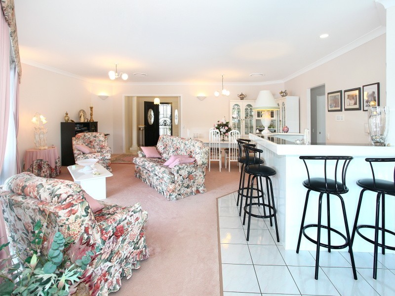 18 Mornington Tce, Robina QLD 4226