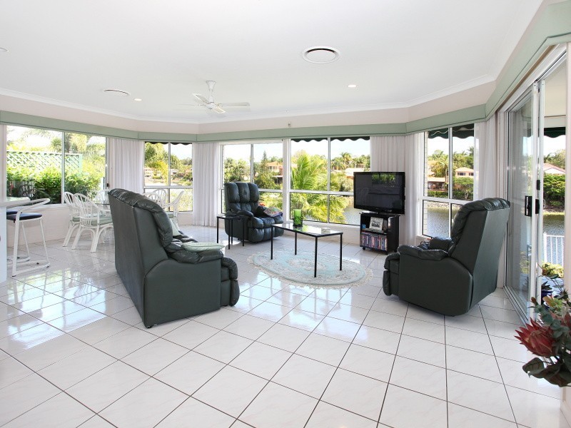 18 Mornington Tce, Robina QLD 4226