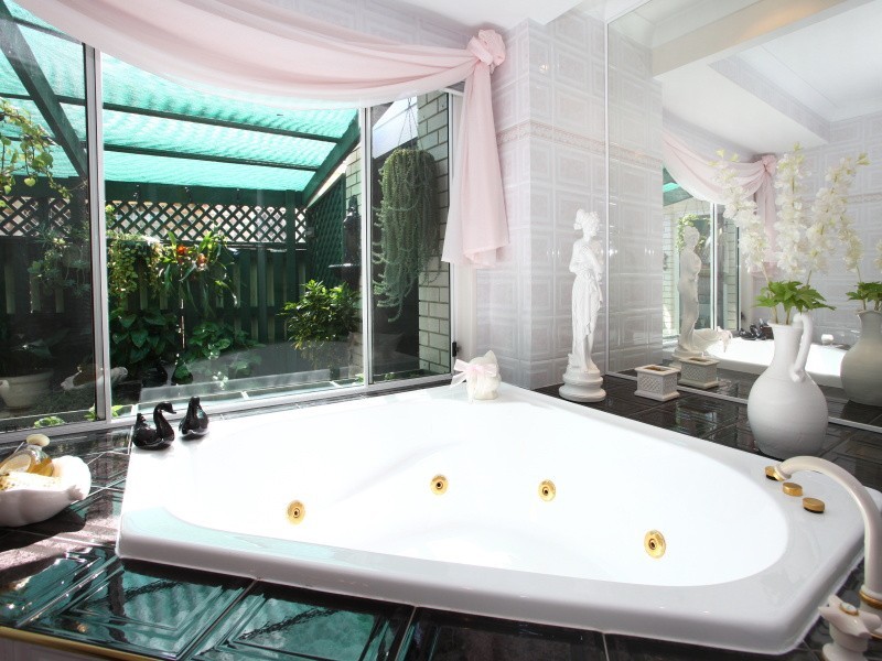 18 Mornington Tce, Robina QLD 4226